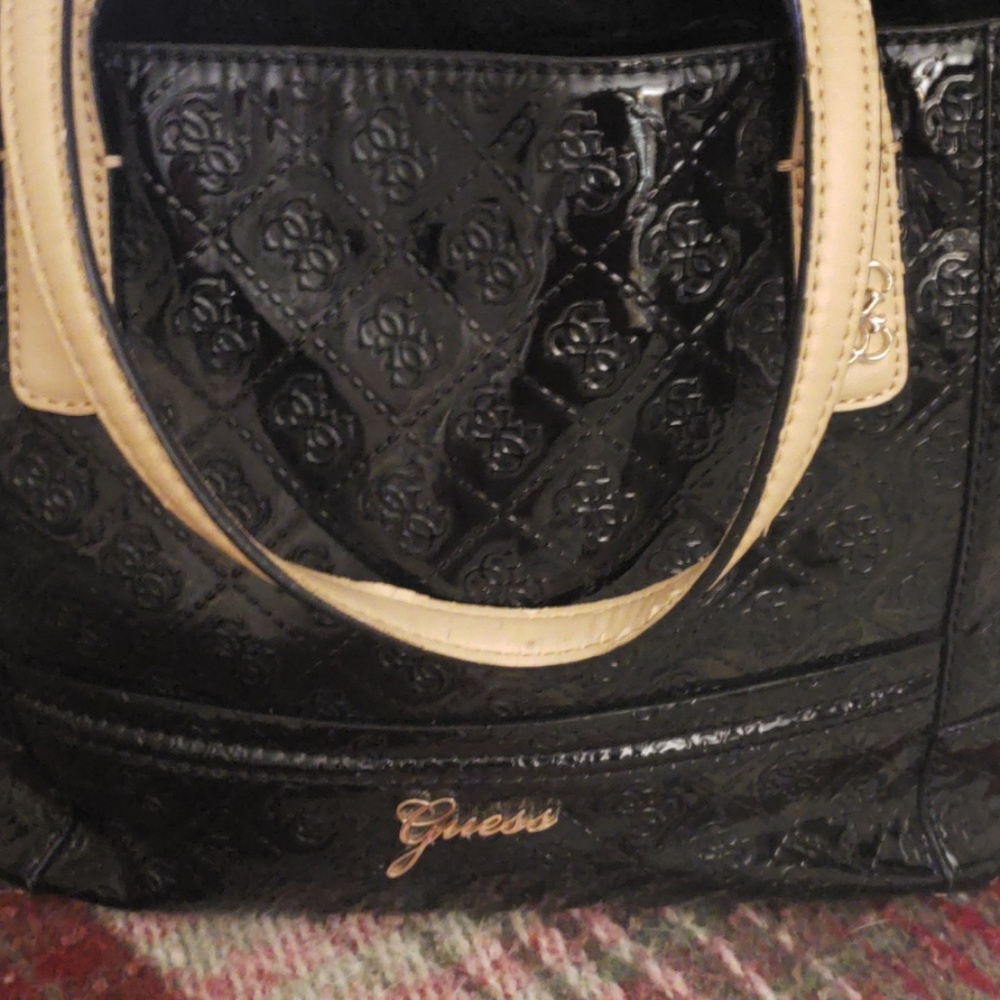 Guess,black patent leather purse